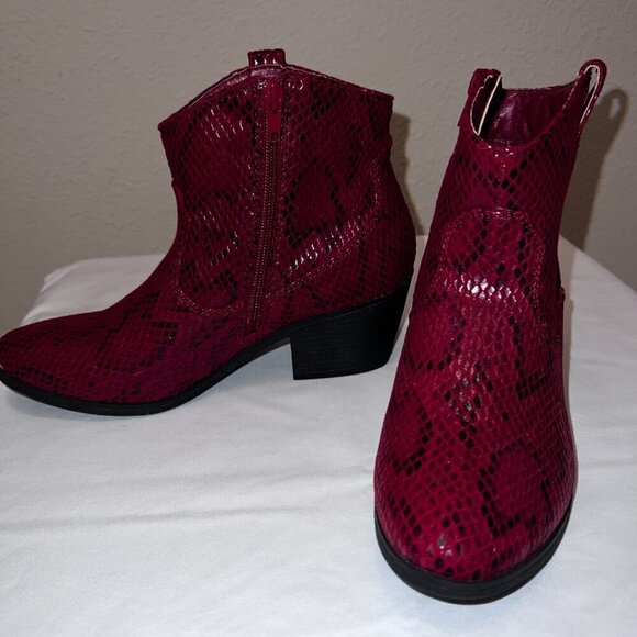 True Craft Red Faux Snakeskin Ankle Boots 6M New - Picture 6 of 7